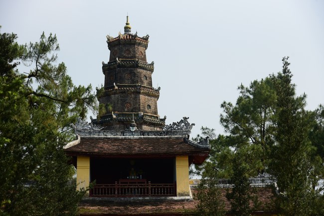 Tham quan và cúng dường chùa Linh Mụ, Huế